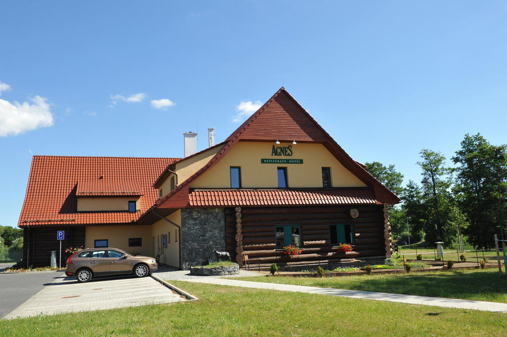 Hotel Agnes Bohdanec Экстерьер фото
